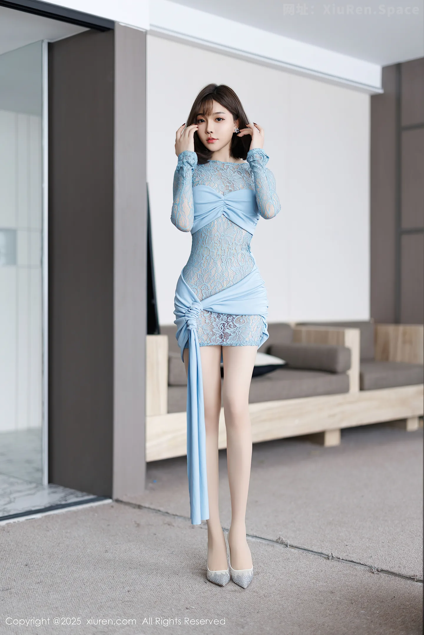 图片[2]-[XiuRen秀人网] VOL.9805 女神徐莉芝Booty蕾丝连衣短裙+灰色情趣内衣秀完美身材诱惑写真83P-秀人网官方网站